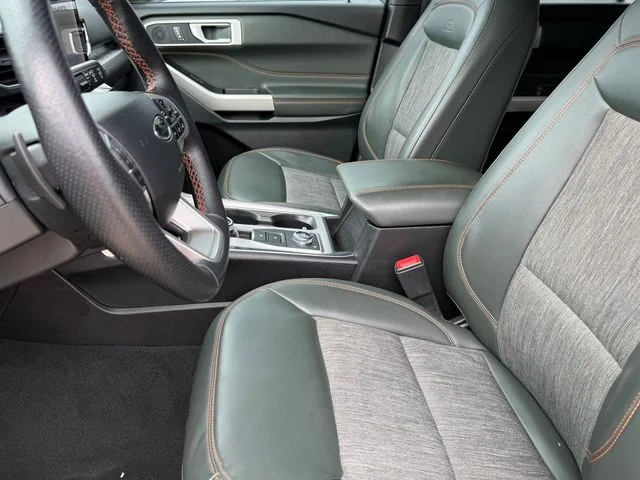 2023 Ford Explorer - Image 13