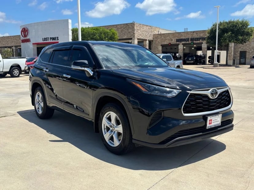 2022 Toyota Highlander - Image 5