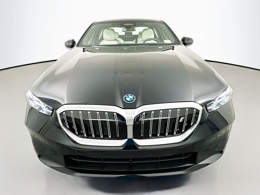 2026 BMW i5 - Image 2