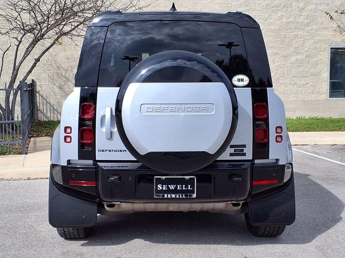 2024 Land Rover Defender - Image 5