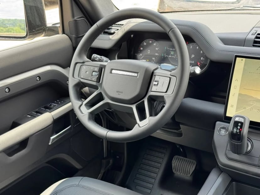2026 Land Rover Defender 110 - Image 18