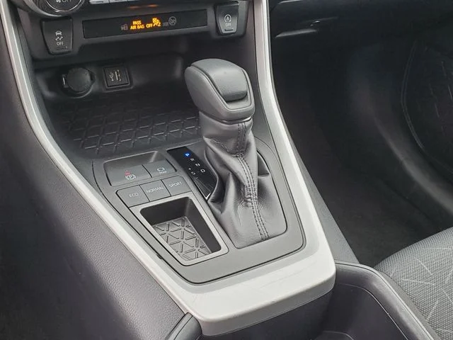 2025 Toyota RAV4 - Image 19