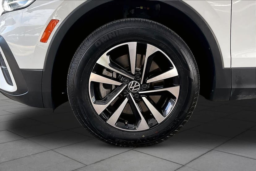 2022 Volkswagen Tiguan - Image 11