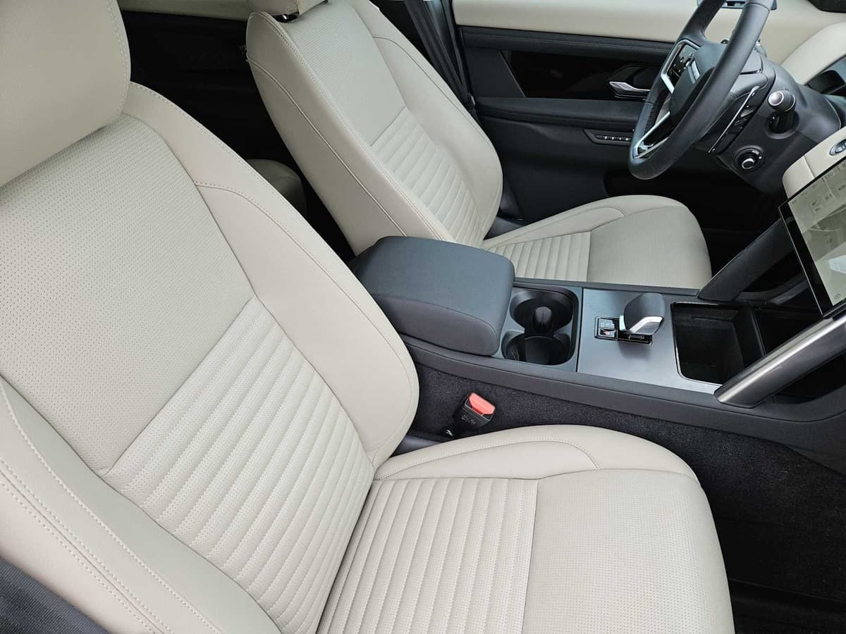 2025 Land Rover Discovery Sport - Image 12