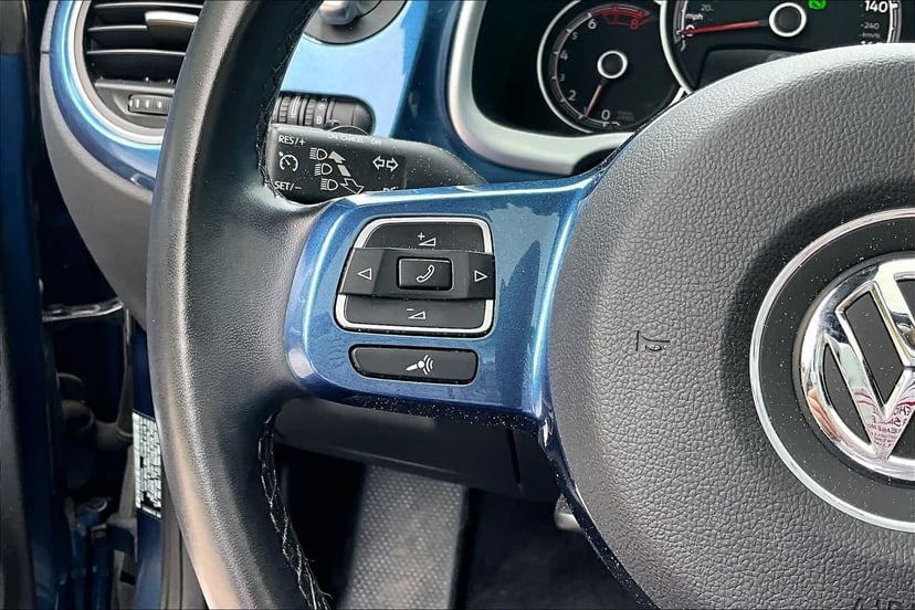2018 Volkswagen Beetle - Image 21