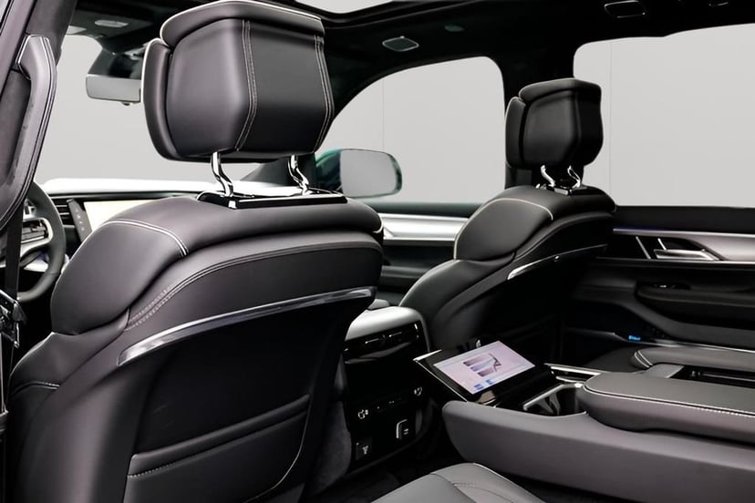 2023 Jeep Grand Wagoneer L - Image 17