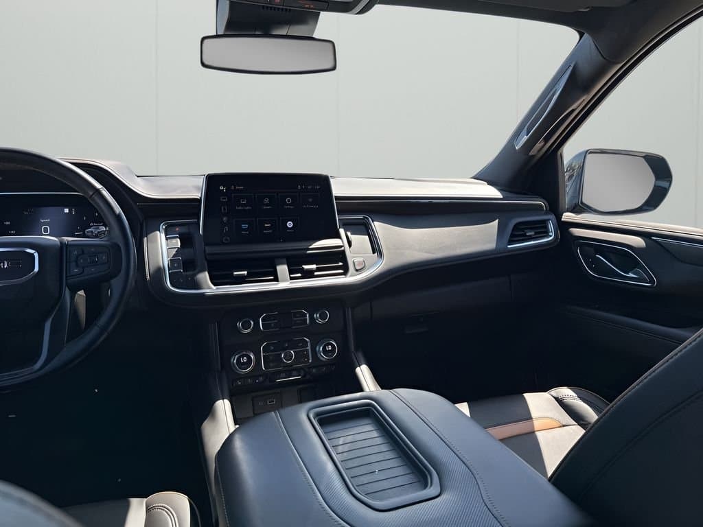 2023 GMC Yukon - Image 25