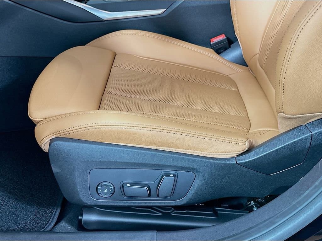 2026 BMW 3 Series - Image 21