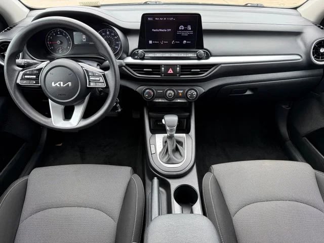 2023 Kia Forte - Image 24