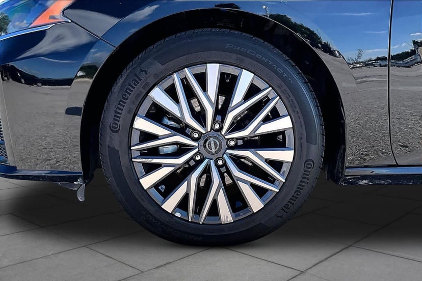 2025 Nissan Altima - Image 11