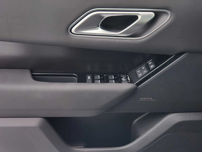 2026 LAND ROVER Range Rover Velar - Image 23