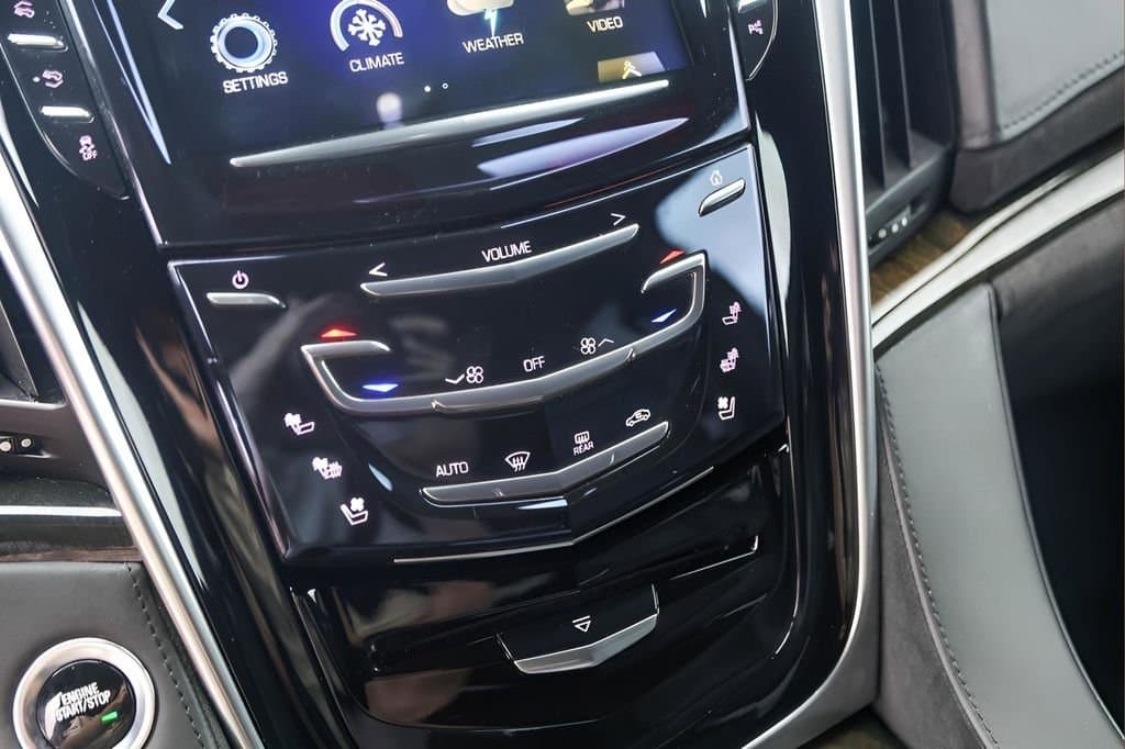 2020 Cadillac Escalade - Image 18