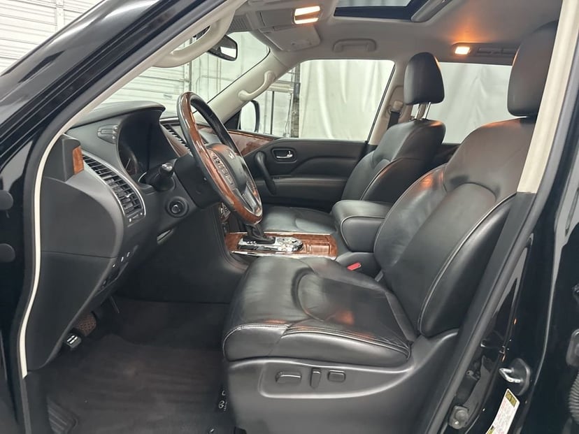 2018 INFINITI QX80 - Image 18