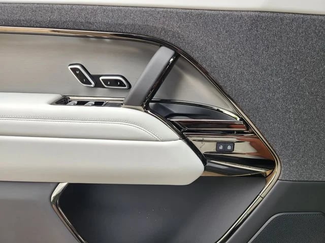 2026 Land Rover Range Rover Sport - Image 14