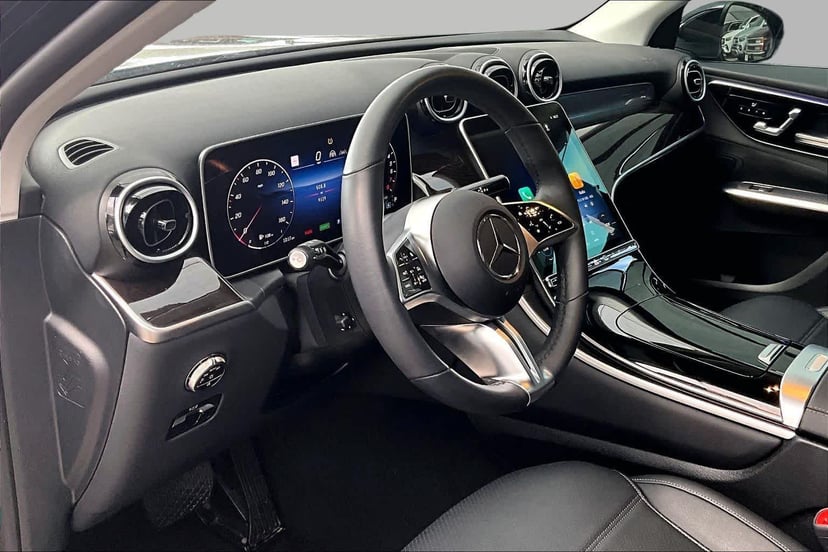 2025 Mercedes-Benz GLC 350e - Image 18