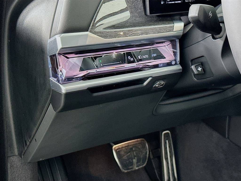 2025 BMW 7 Series - Image 10