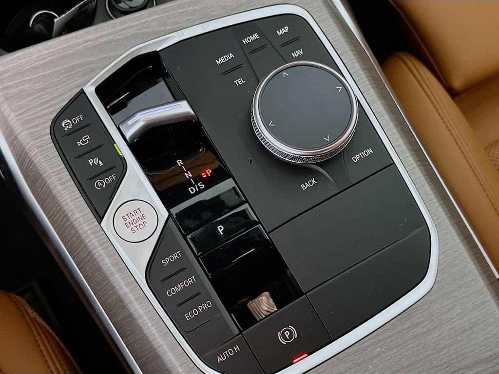 2025 BMW 4 Series - Image 15