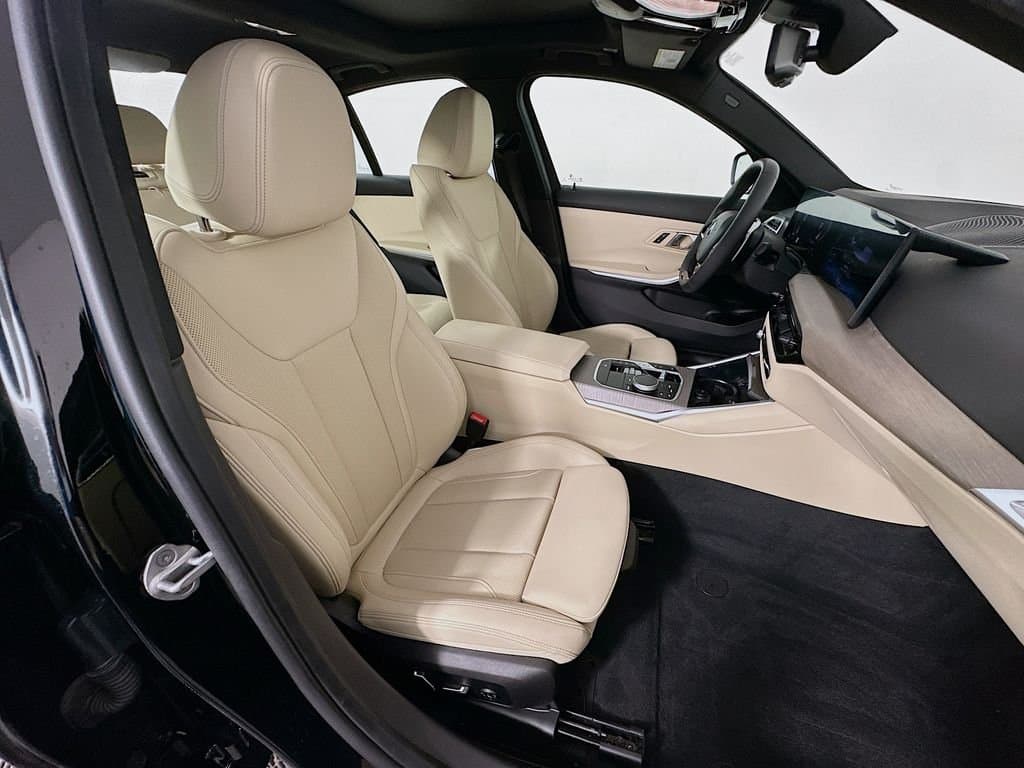 2025 BMW 3 Series - Image 29