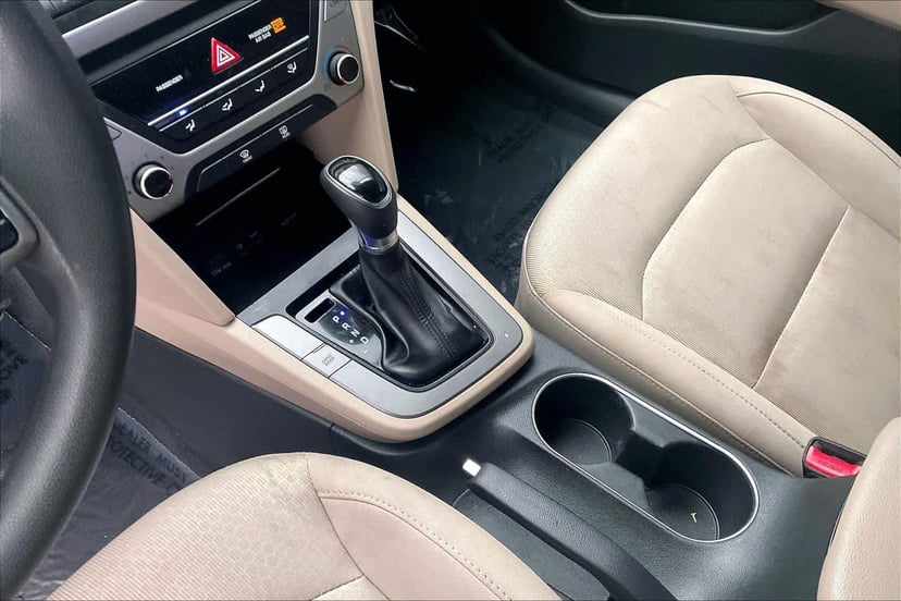 2017 Hyundai Elantra - Image 17