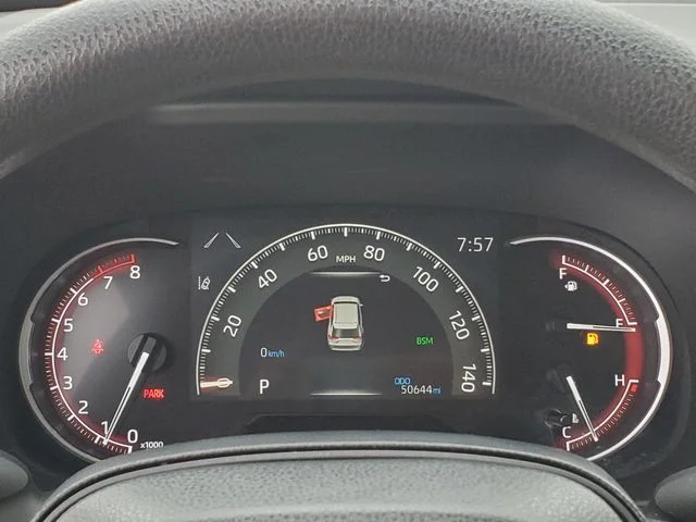 2025 Toyota RAV4 - Image 15