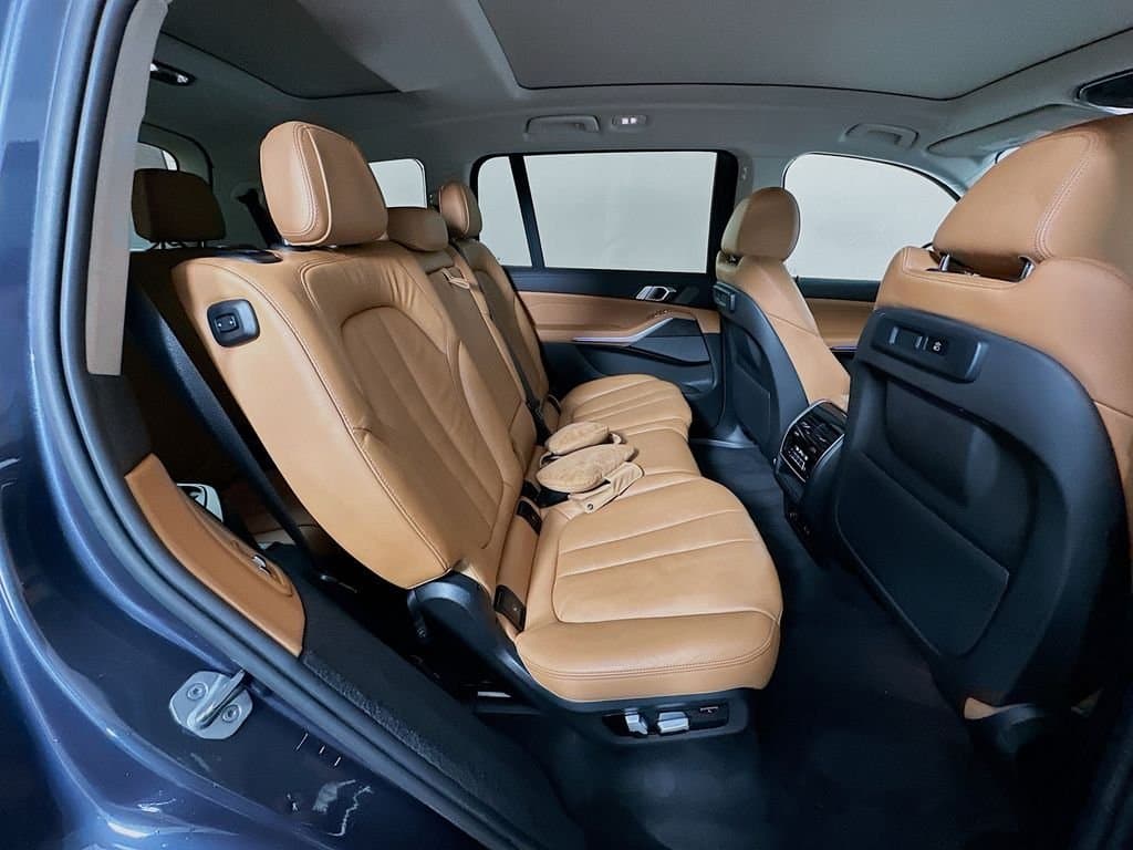 2021 BMW X7 - Image 29