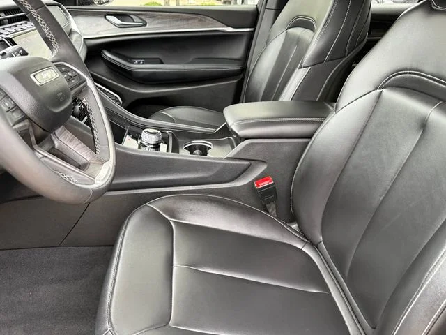 2024 Jeep Grand Cherokee - Image 10