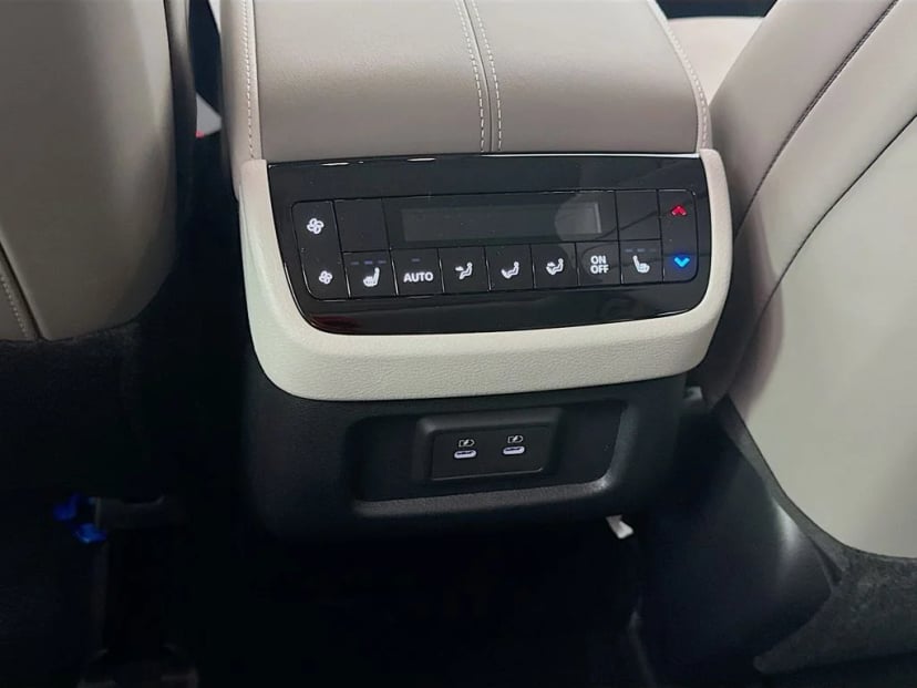 2027 INFINITI QX60 - Image 30