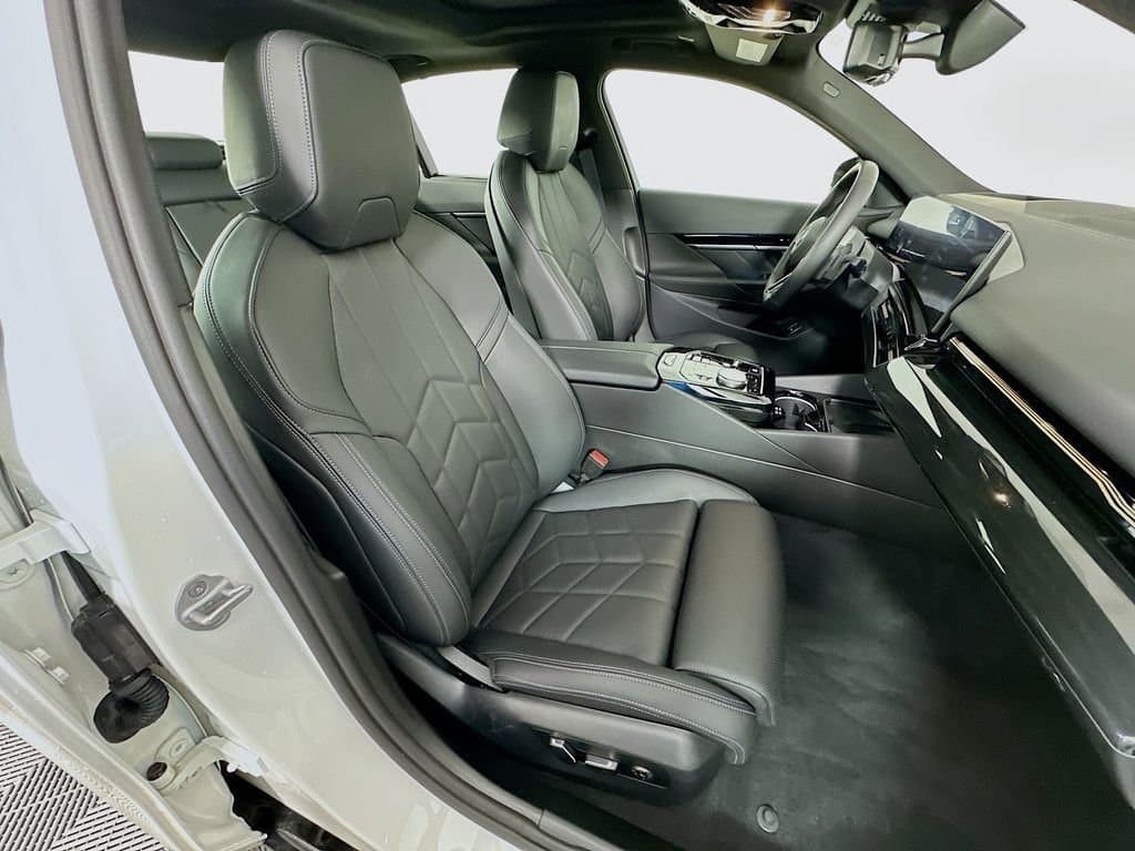 2025 BMW 5 Series - Image 29