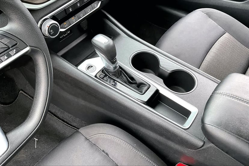 2025 Nissan Altima - Image 17