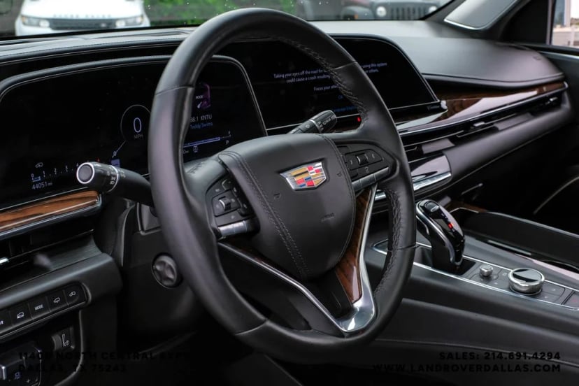 2021 Cadillac Escalade - Image 17