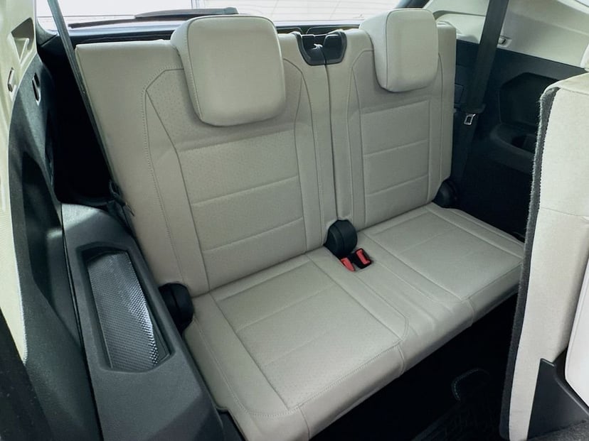 2019 Volkswagen Tiguan - Image 44