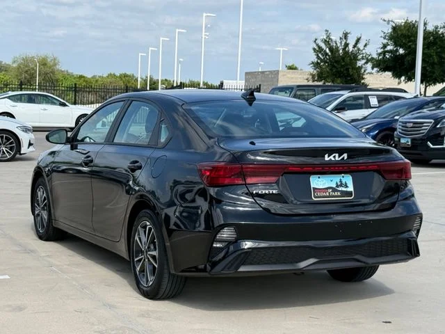2023 Kia Forte - Image 4