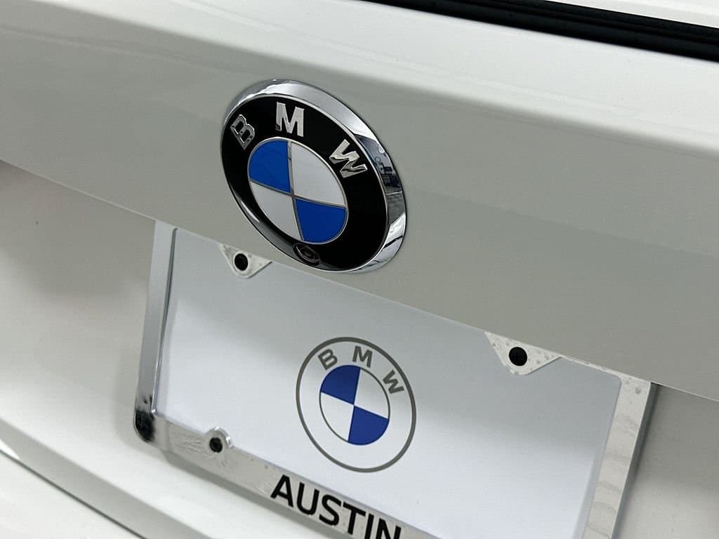 2025 BMW 4 Series - Image 21