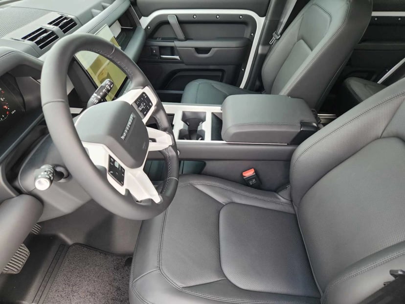 2026 LAND ROVER Defender 110 - Image 12