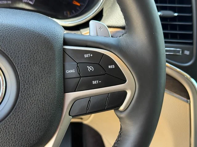 2017 Jeep Grand Cherokee - Image 12