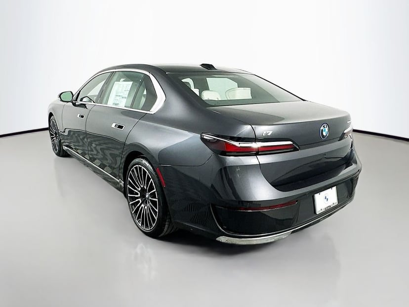 2025 BMW i7 - Image 7