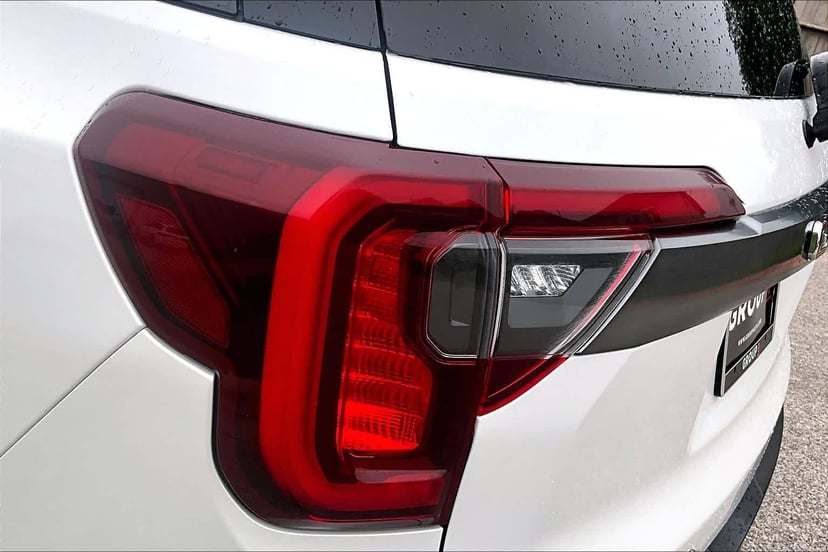 2023 GMC Acadia - Image 28