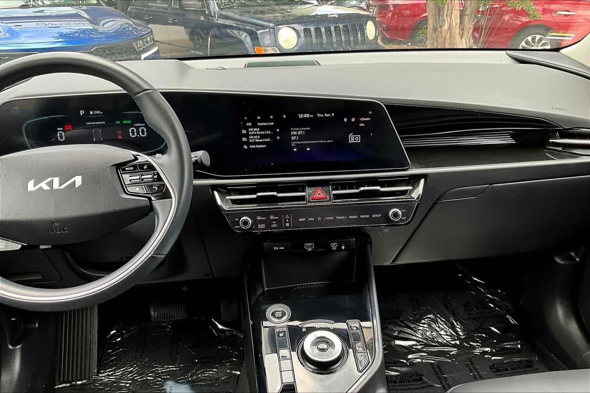2023 Kia Niro Plug-In Hybrid - Image 7