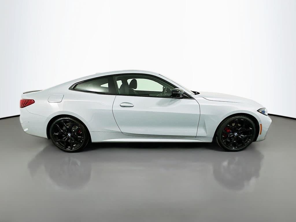 2025 BMW 4 Series - Image 4