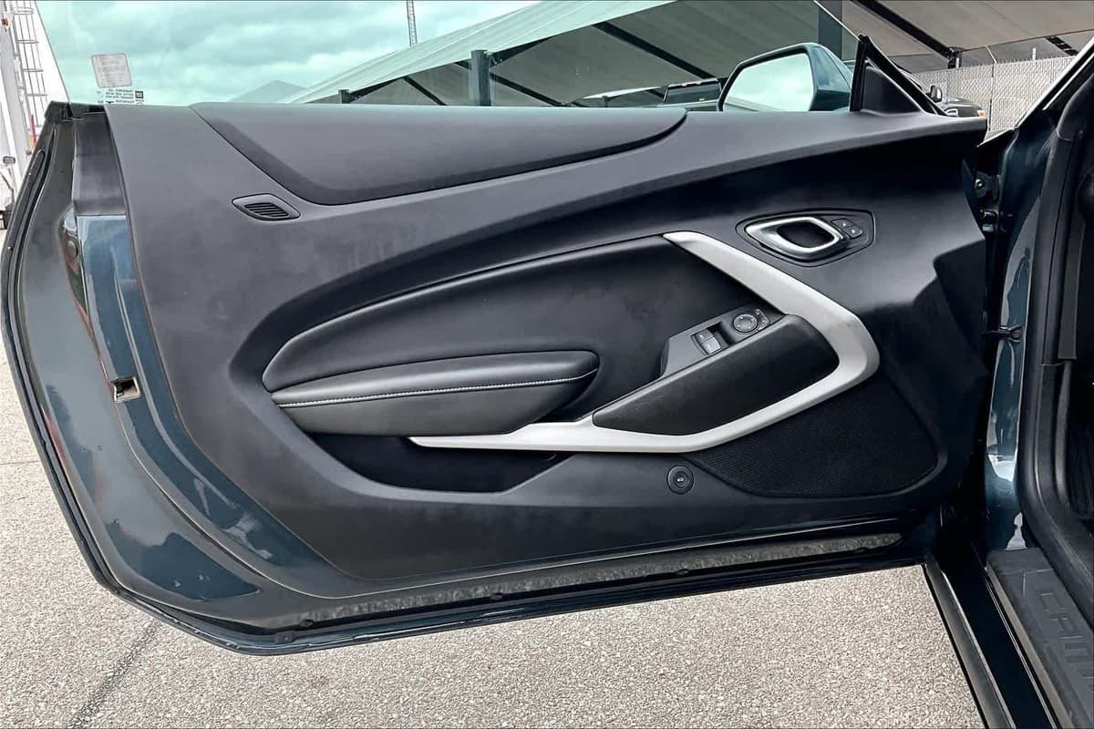 2021 Chevrolet Camaro - Image 21