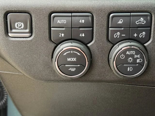 2025 Chevrolet Silverado 1500 - Image 22
