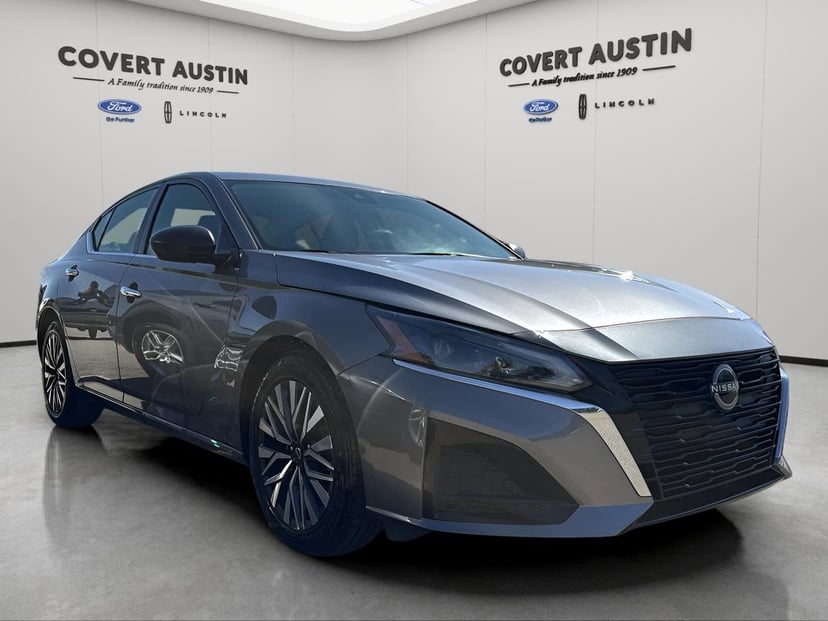 2024 Nissan Altima - Image 7