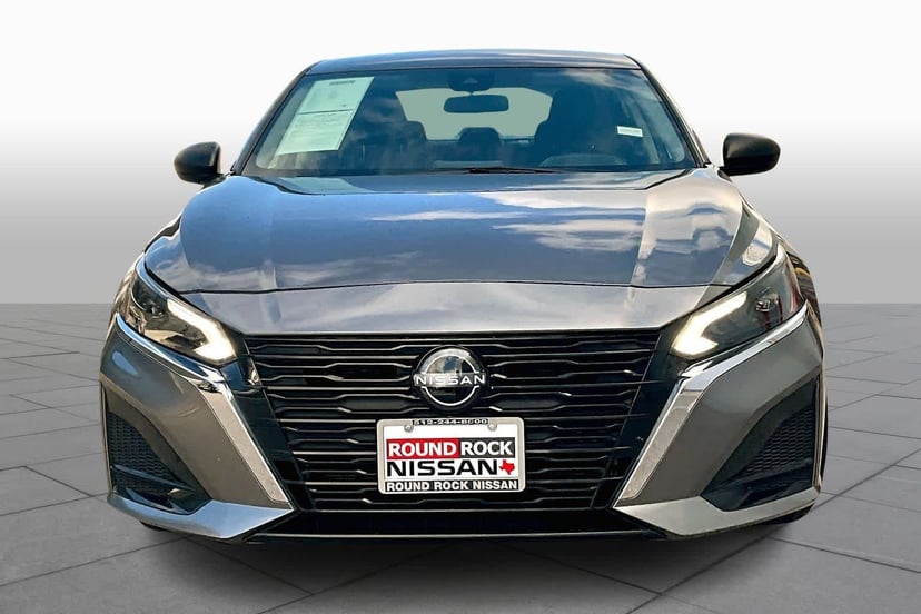 2024 Nissan Altima - Image 2