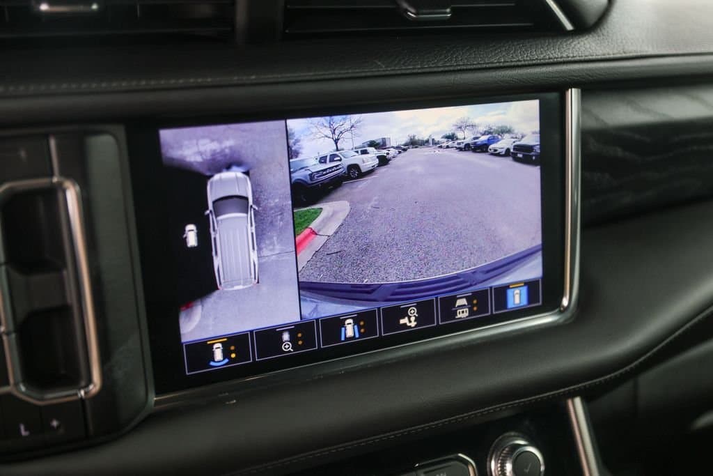 2021 GMC Yukon - Image 19