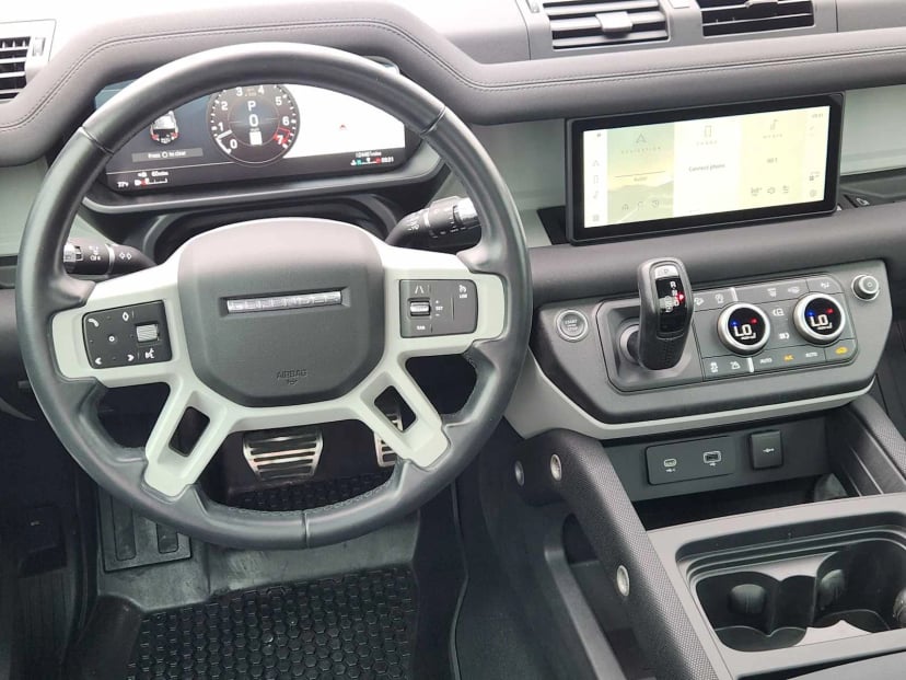 2022 Land Rover Defender - Image 27