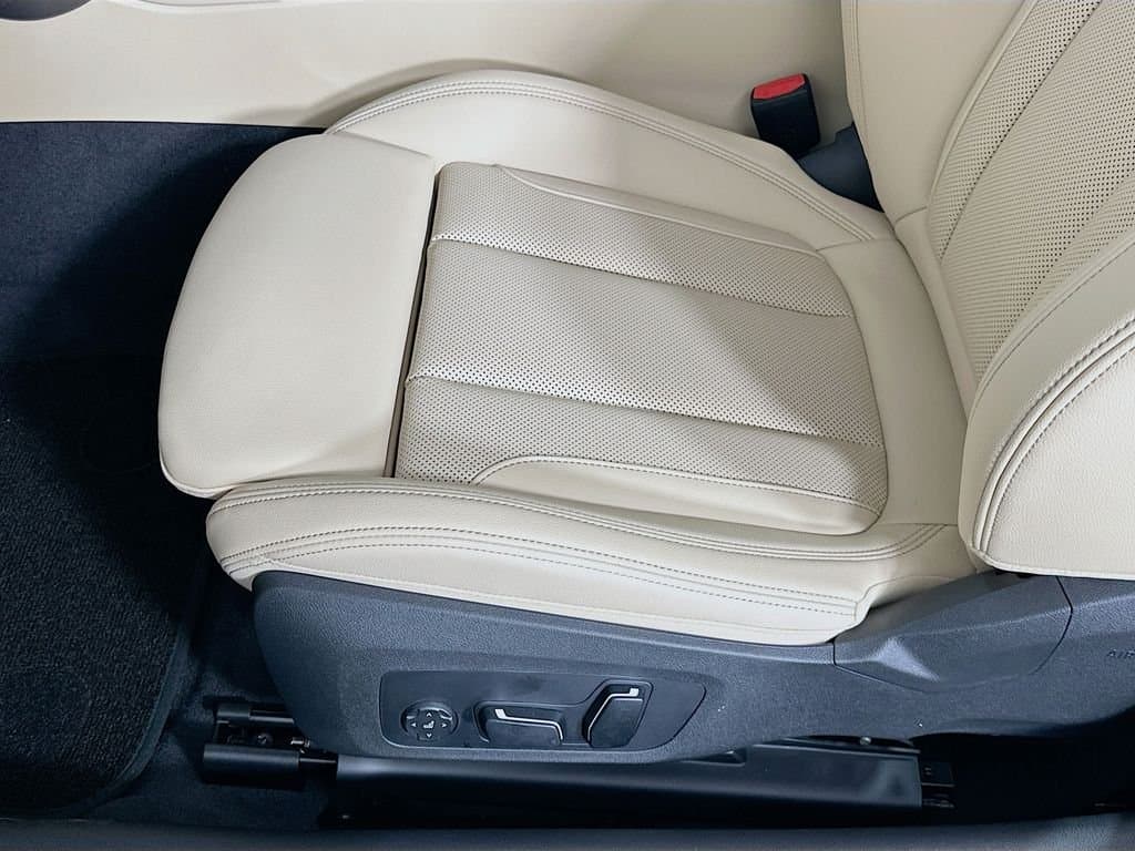 2025 BMW 4 Series - Image 20