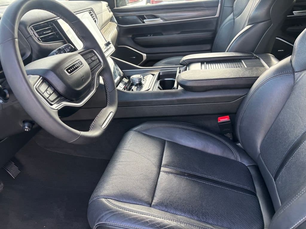 2024 Jeep Wagoneer - Image 8