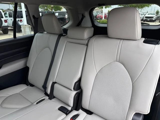 2024 Toyota Grand Highlander - Image 30