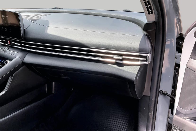 2022 Hyundai Elantra - Image 19