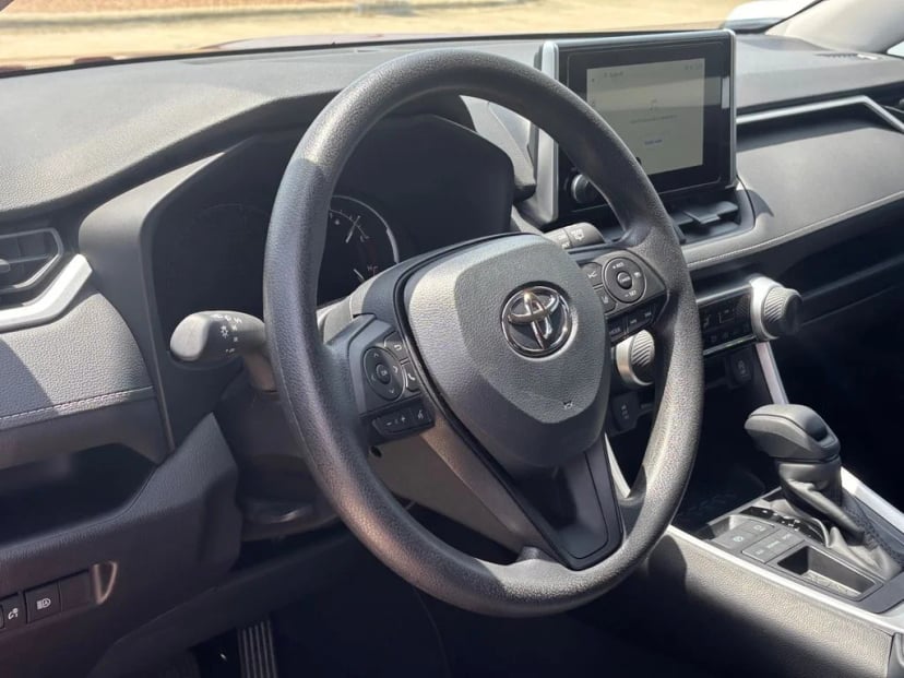 2025 Toyota RAV4 - Image 7